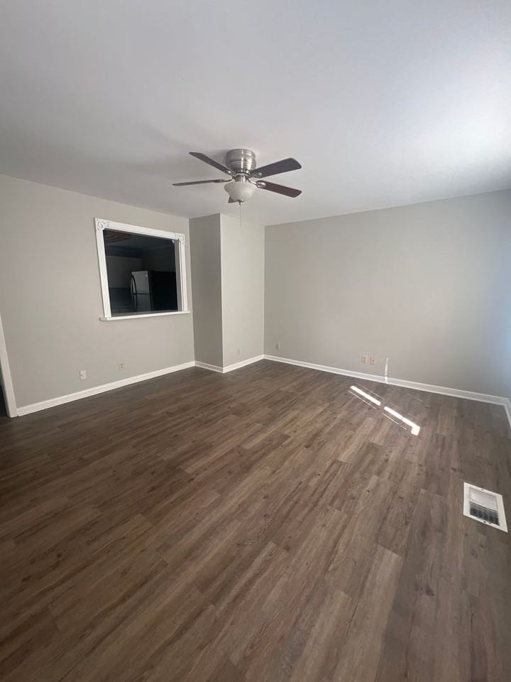 405 Red Oak Dr - Photo 3 of 10