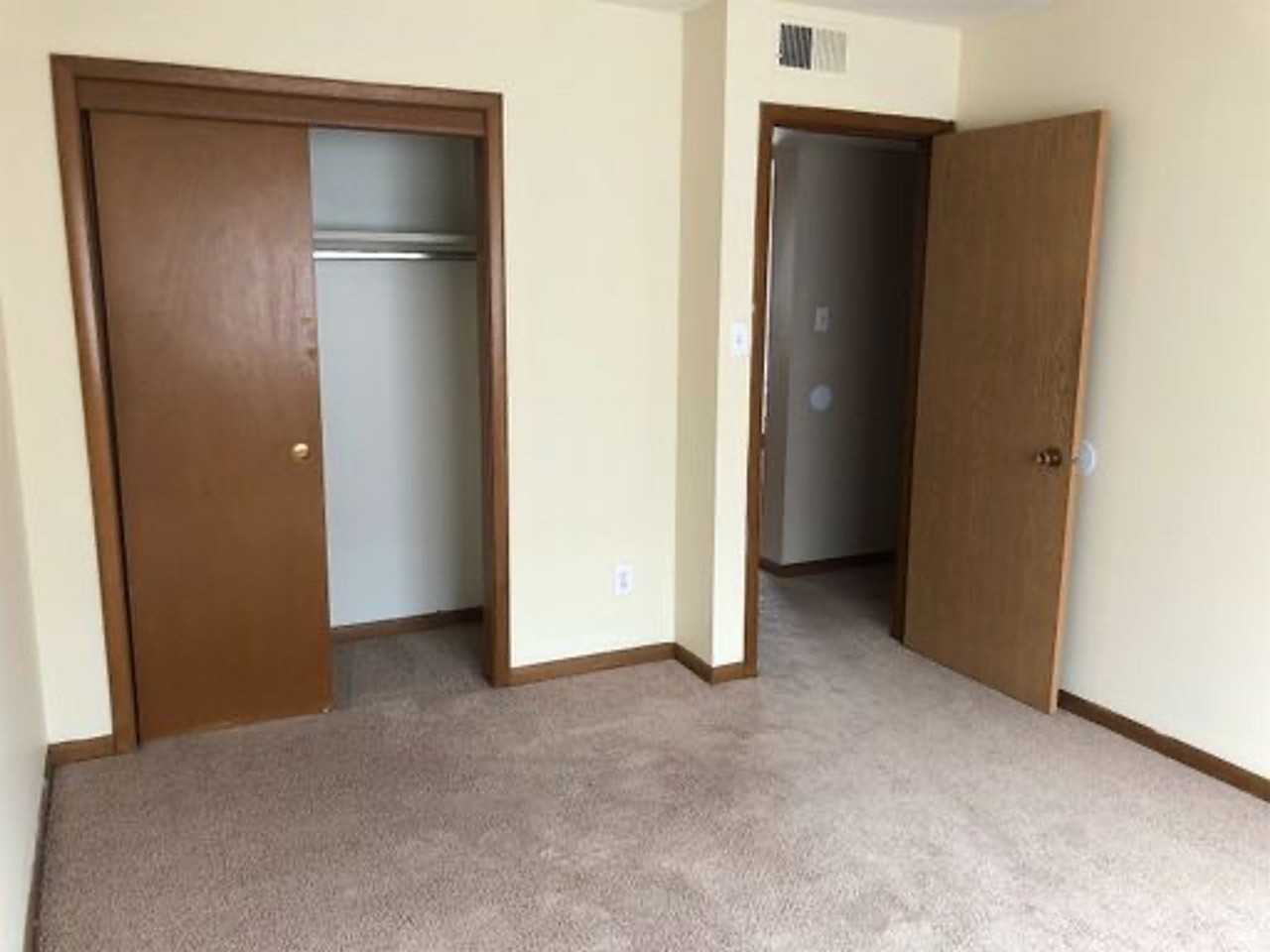 2401 Rocklyn Drive & 6820 Holcomb Avenue - Photo 4 of 21