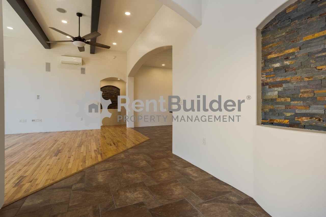 2232 Rio Grande Blvd Nw - Photo 2 of 40