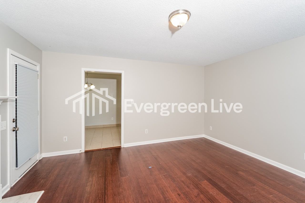 1724 Annendale Dr - Photo 4 of 15