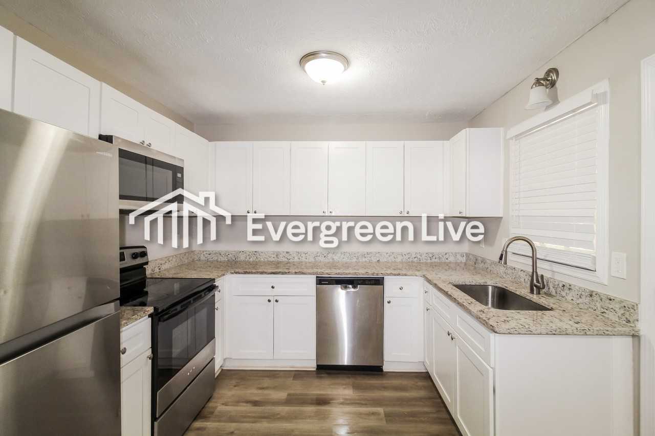 390 Springlake Dr - Photo 2 of 14