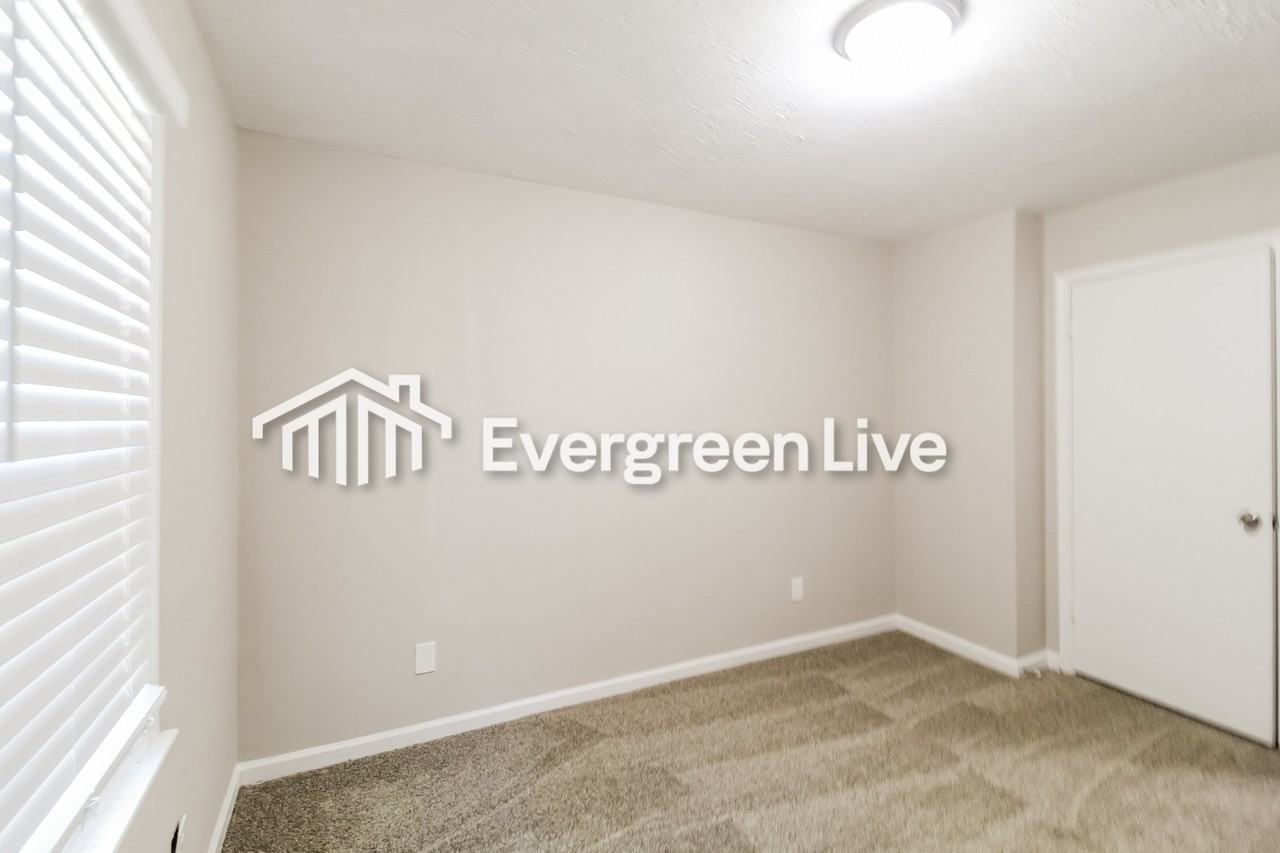 390 Springlake Dr - Photo 6 of 14