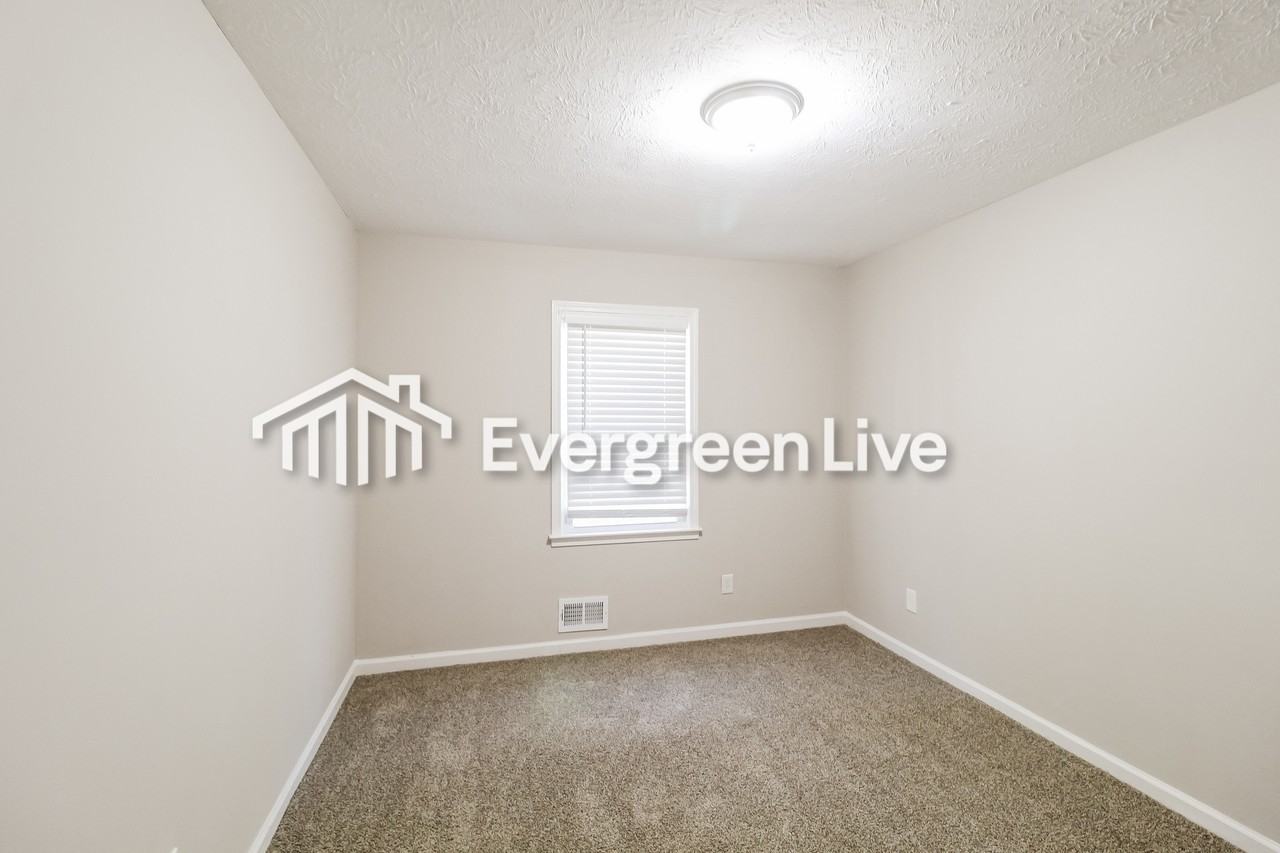 390 Springlake Dr - Photo 7 of 14