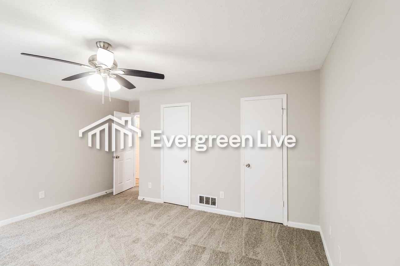 390 Springlake Dr - Photo 6 of 13