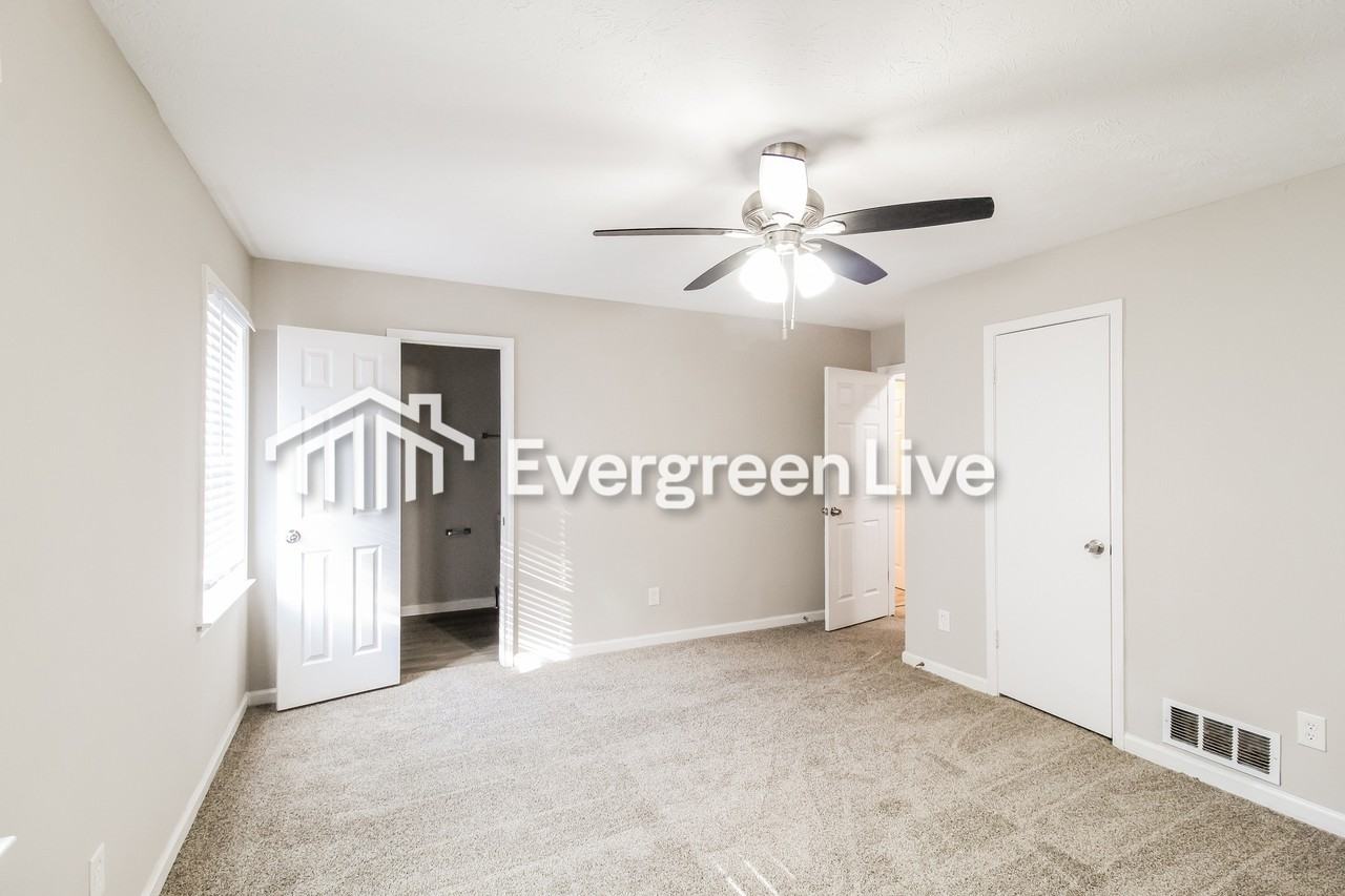 390 Springlake Dr - Photo 7 of 13