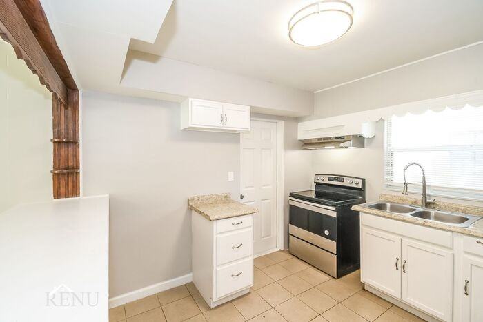 326 Cahoon Rd S - Photo 3 of 17