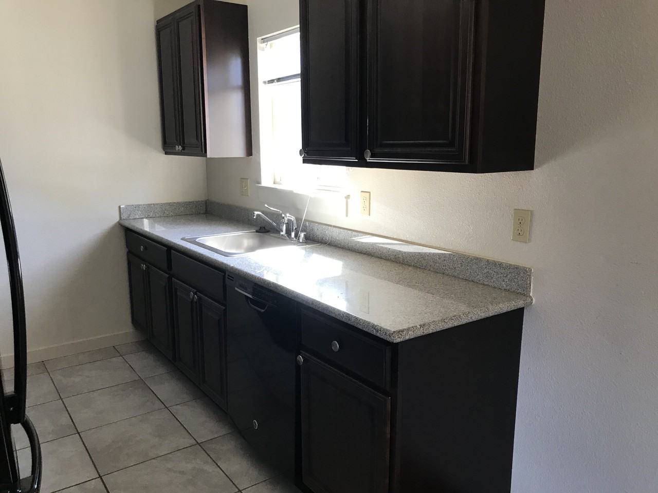 735 W Buhne St #A - Photo 3 of 10