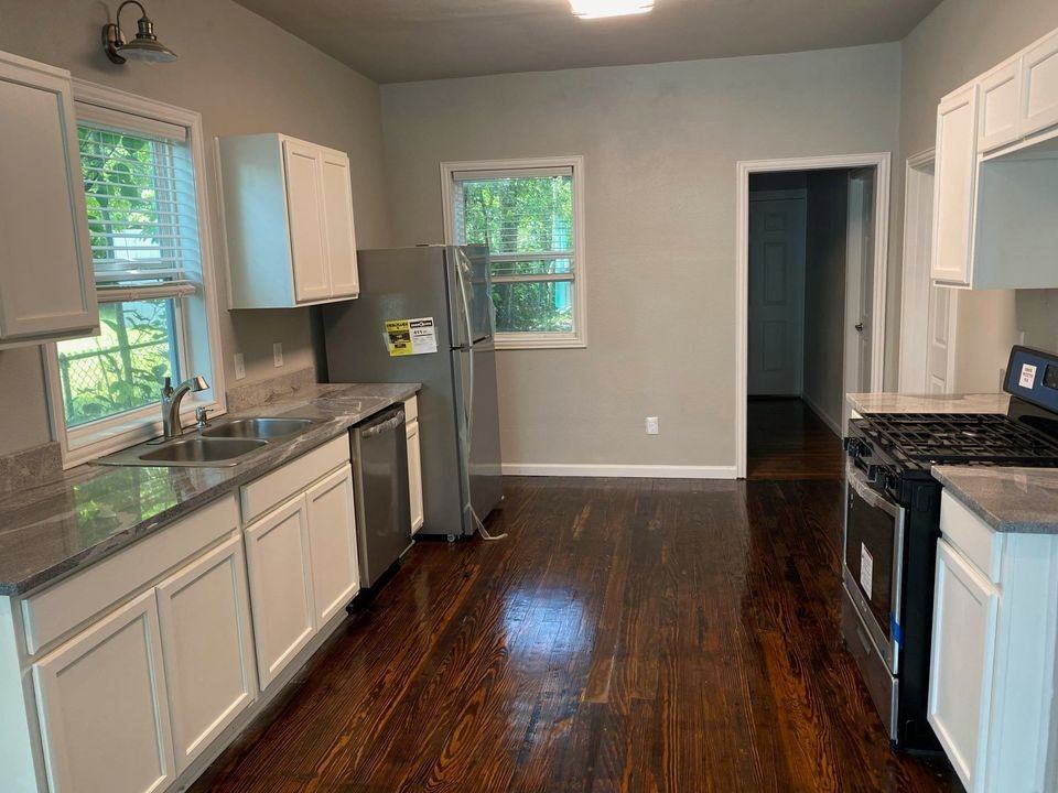 1321 E Cherry St #NA - Photo 3 of 8