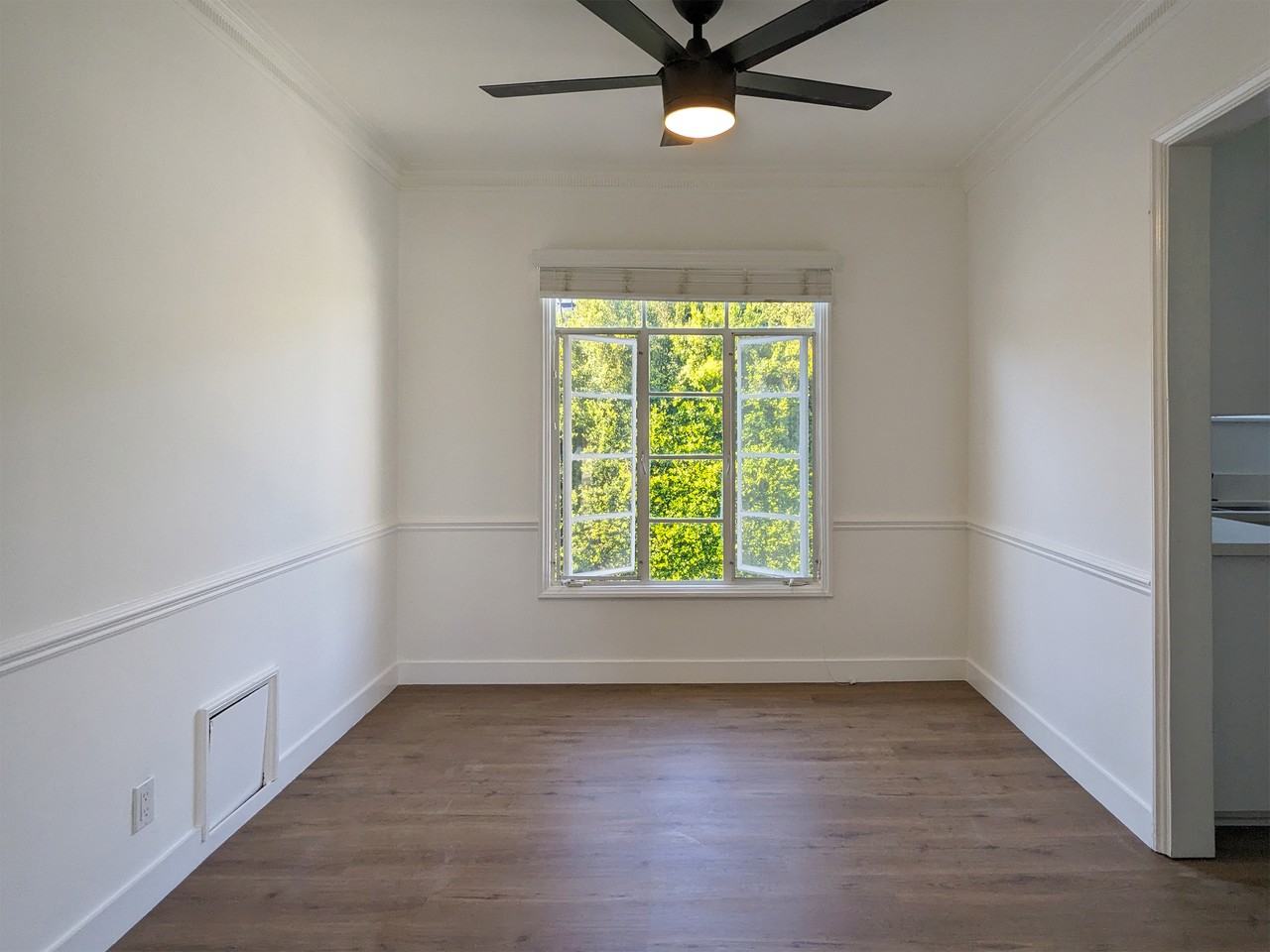 7675 Hollywood Blvd #10 - Photo 5 of 16
