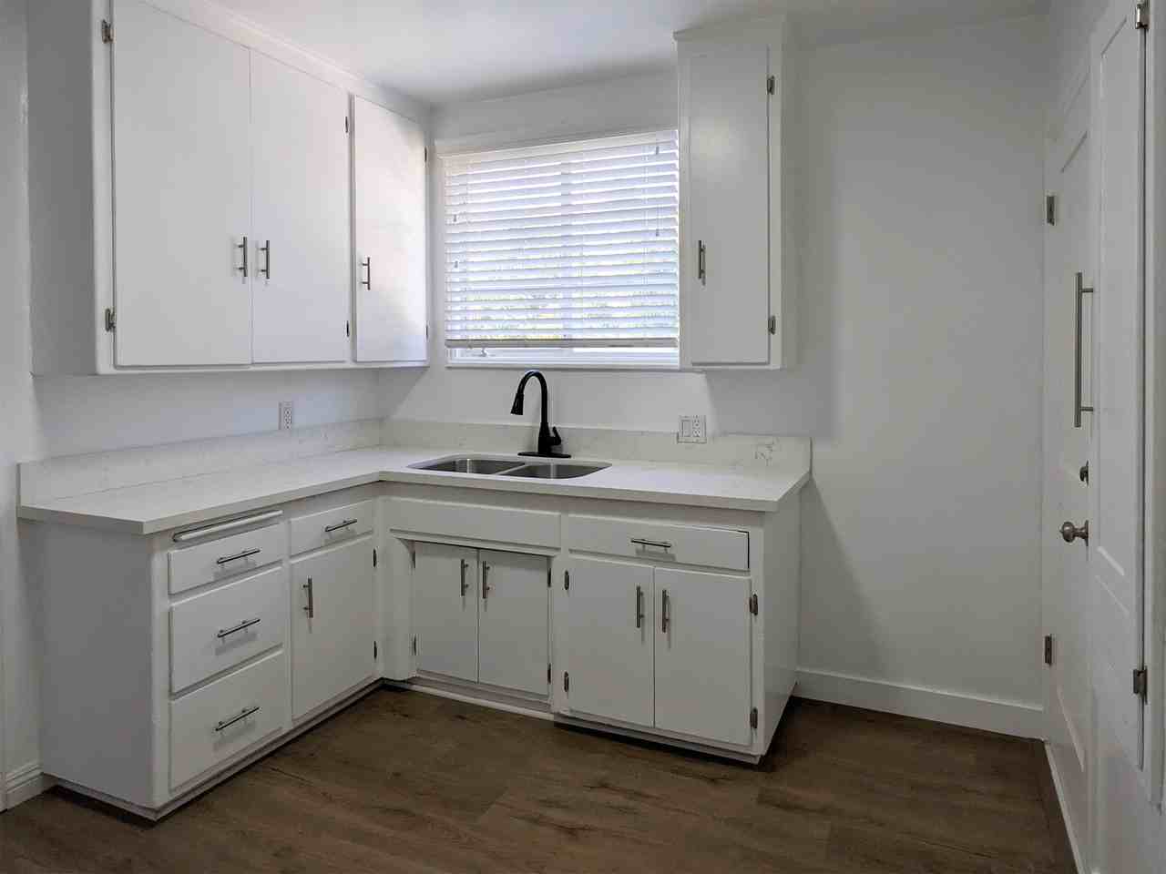 7675 Hollywood Blvd #10 - Photo 6 of 16