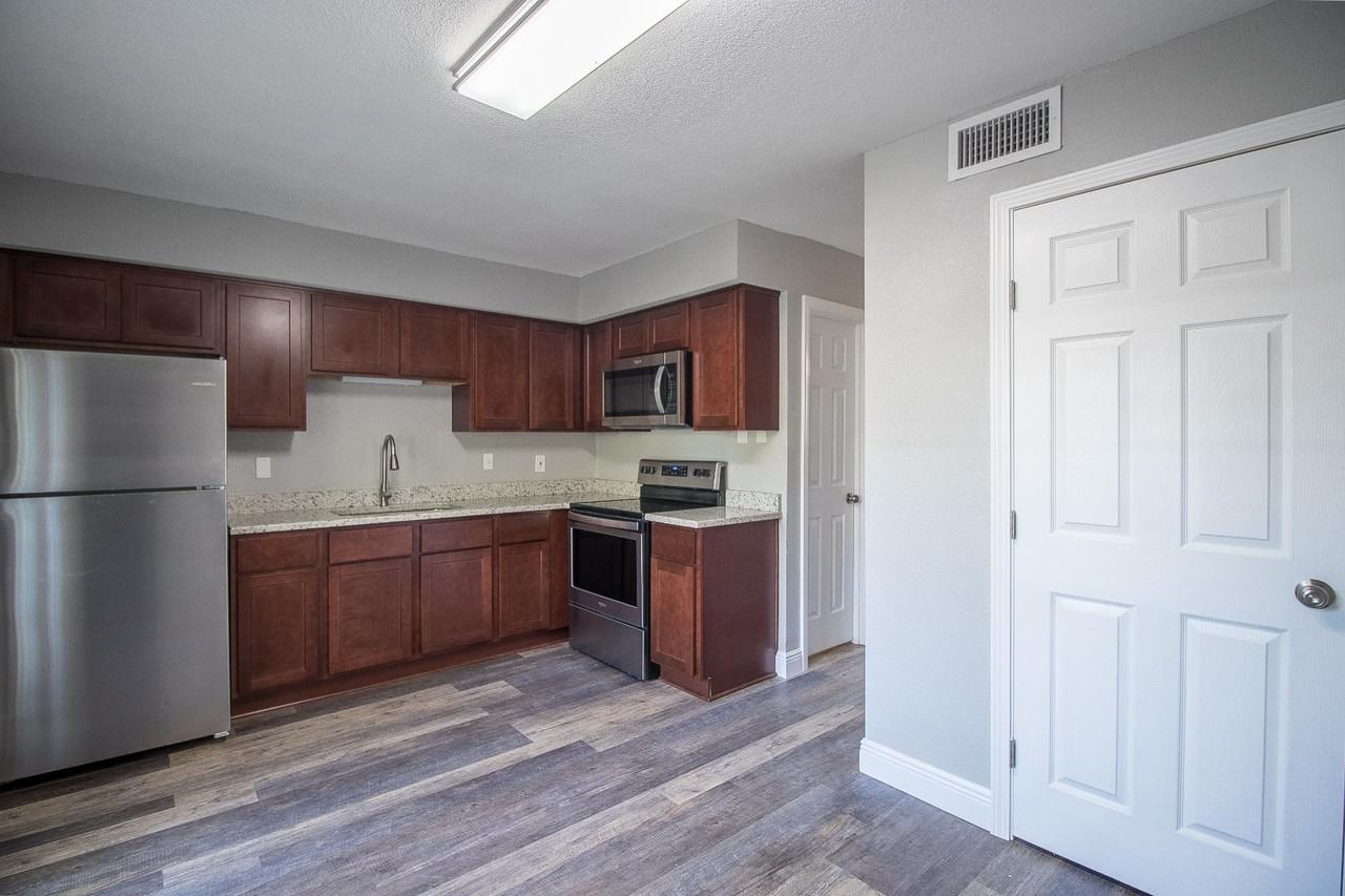 339 Park Row Avenue 5-8 - Photo 3 of 10