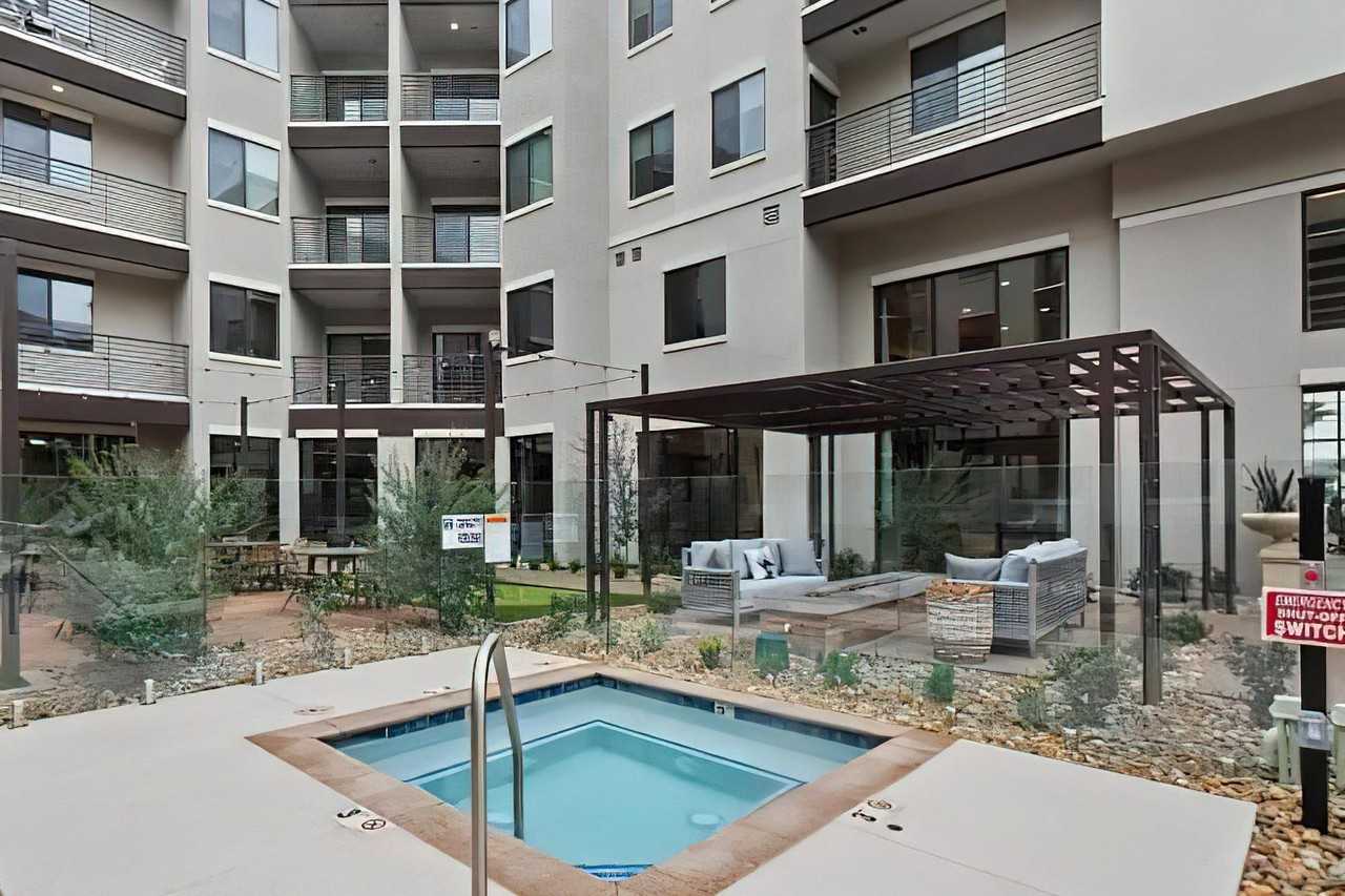 Onyx North Central - Photo 5 of 50