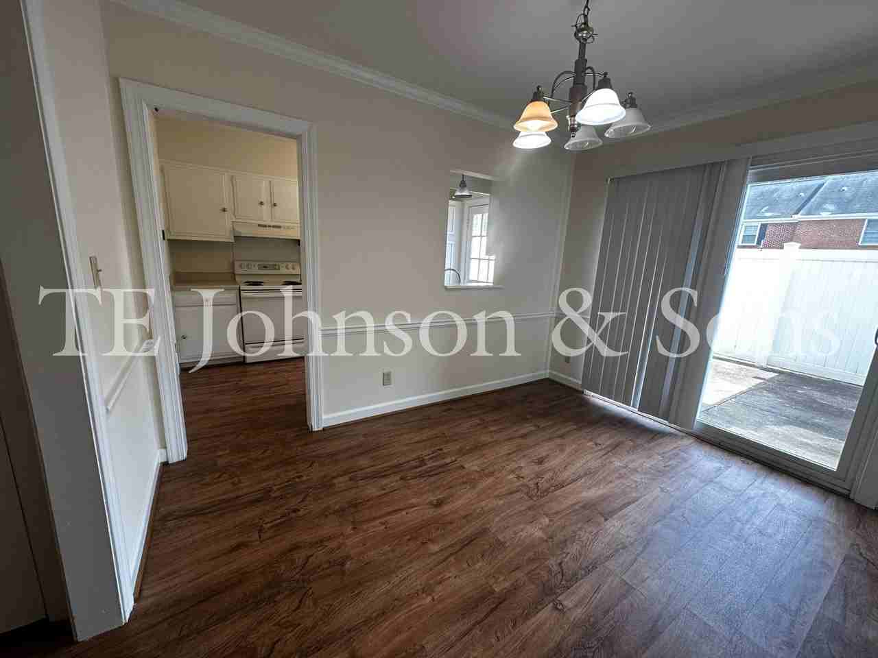 327 Hanover Arms Ct - Photo 3 of 17