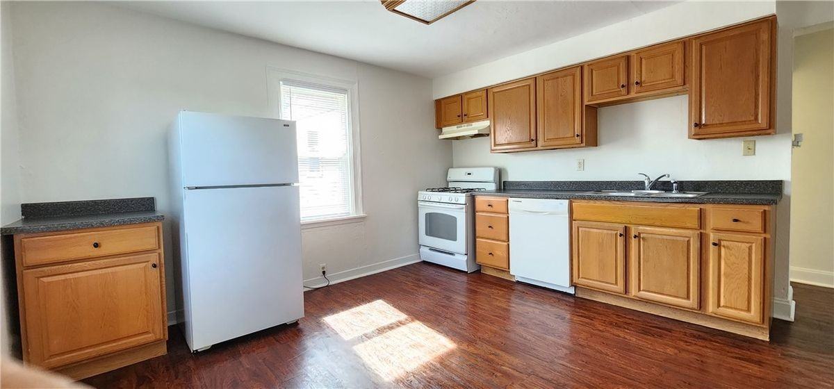 857 Connolly Ave - Photo 3 of 18