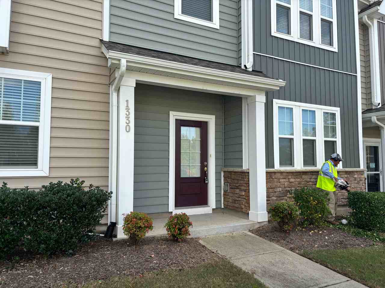 1330 Farm Pond Trl - Photo 4 of 50