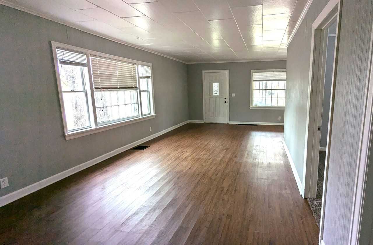 1920 5th St - Photo 2 of 11