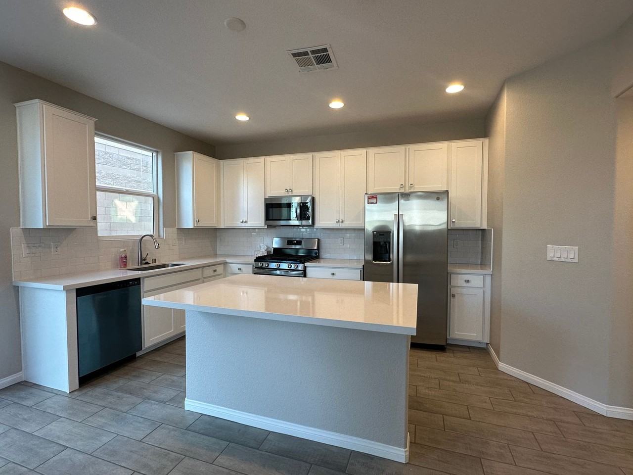 4809 Illustria Ave - Photo 2 of 24