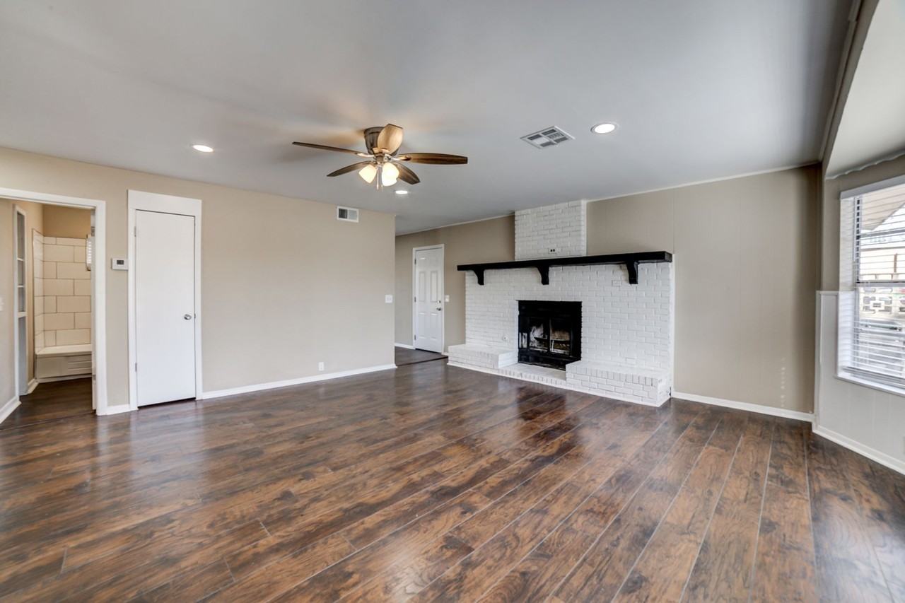 2120 S Main St - Photo 5 of 26