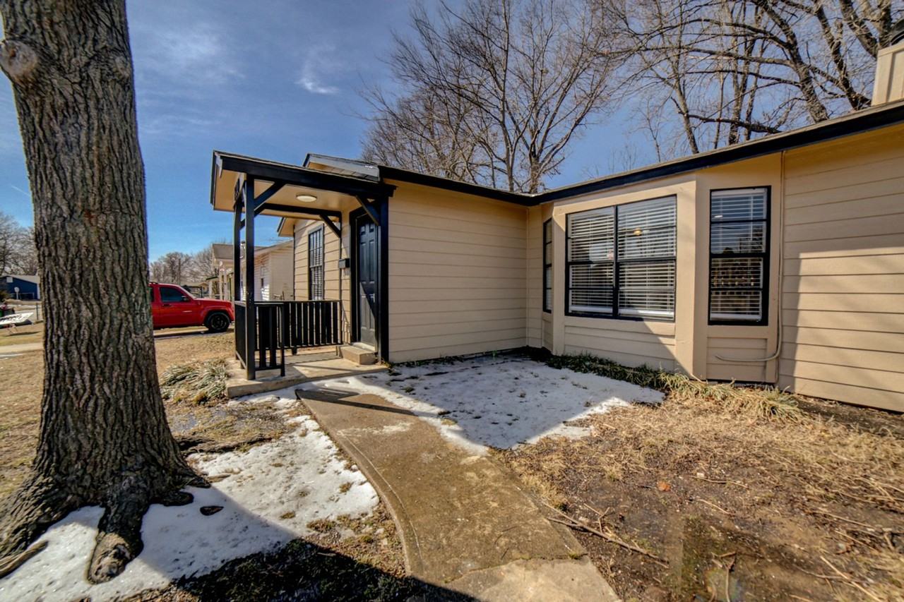 2120 S Main St - Photo 4 of 26