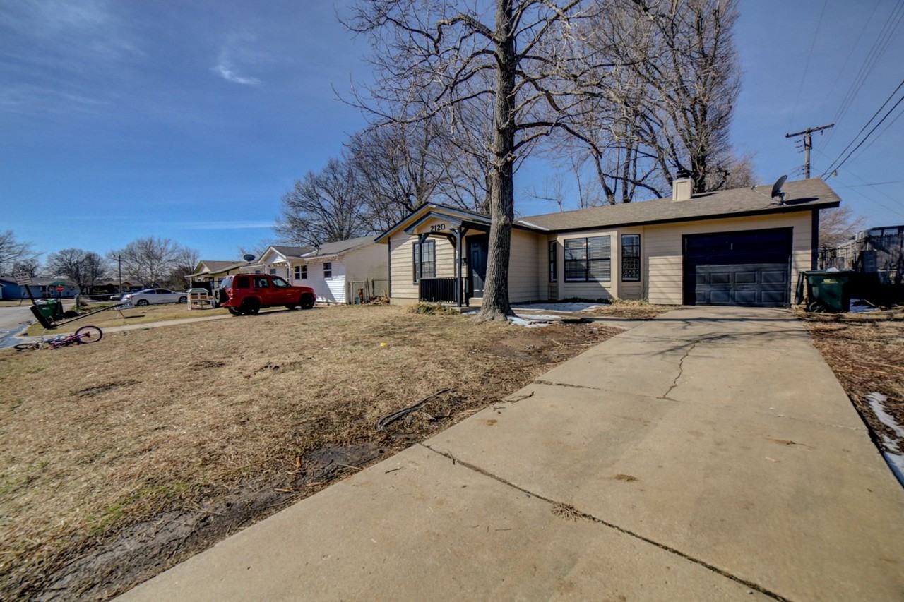 2120 S Main St - Photo 3 of 26