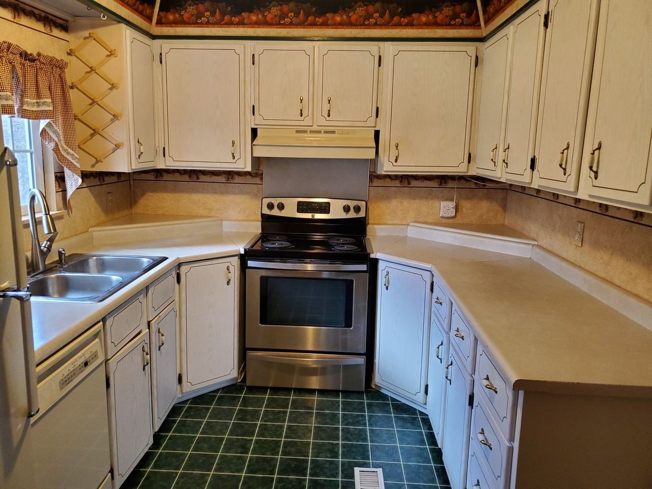 599 East Ash Street - Photo 4 of 13