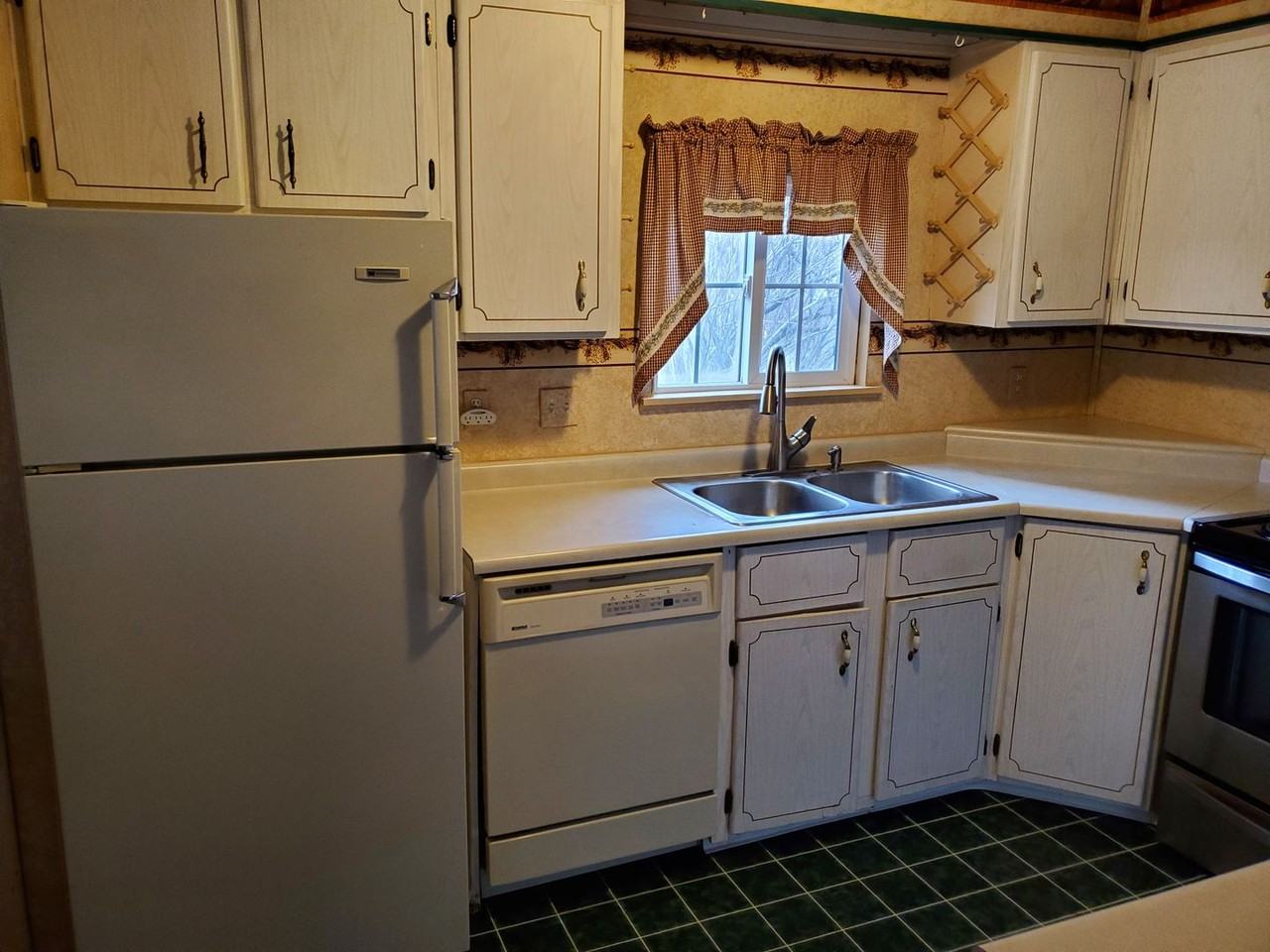 599 East Ash Street - Photo 5 of 13