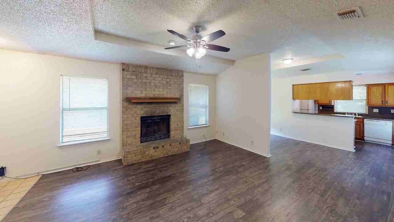 2208 Bolivar St - Photo 2 of 9