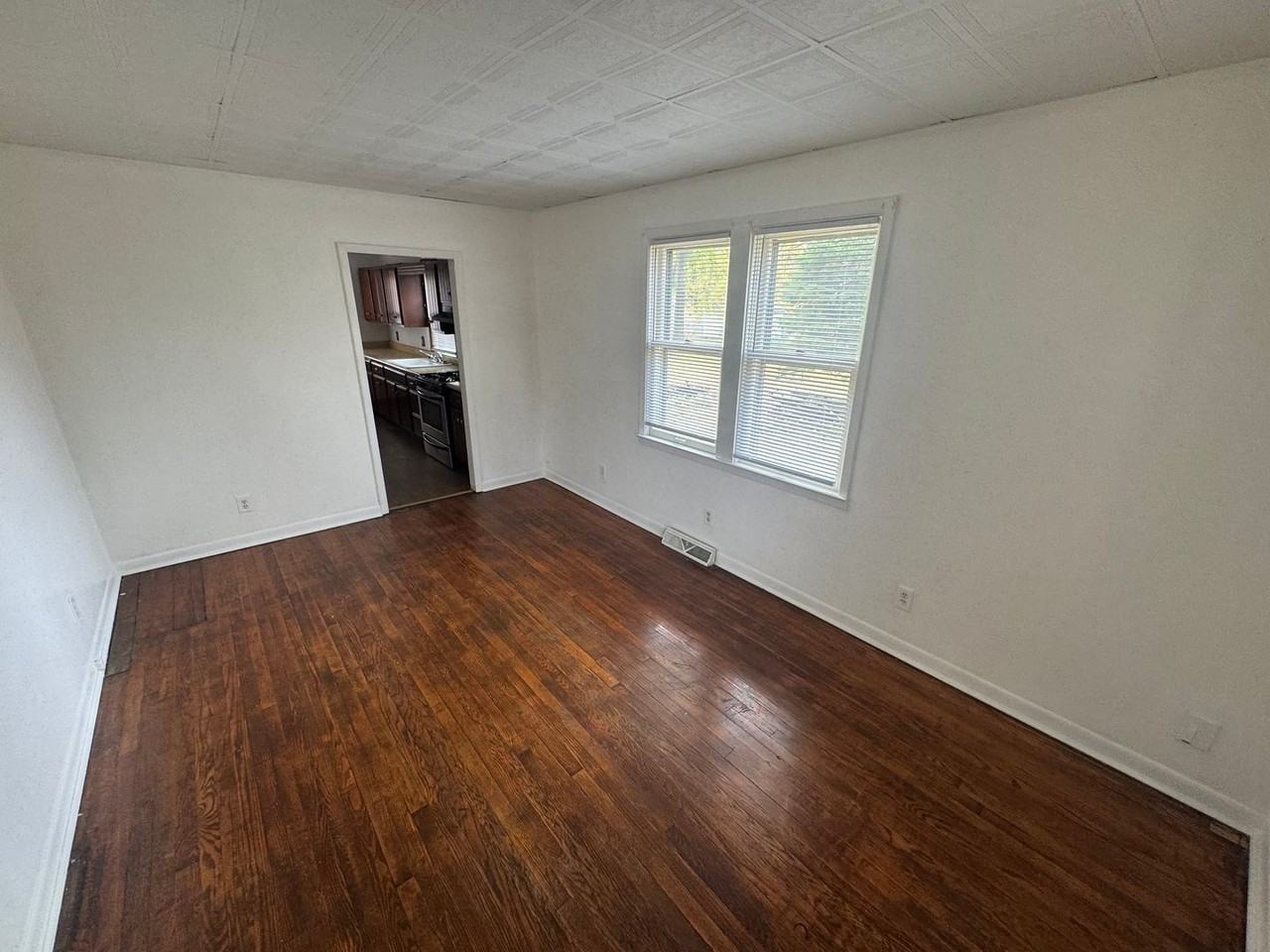 722 E Paris Ave - Photo 3 of 14