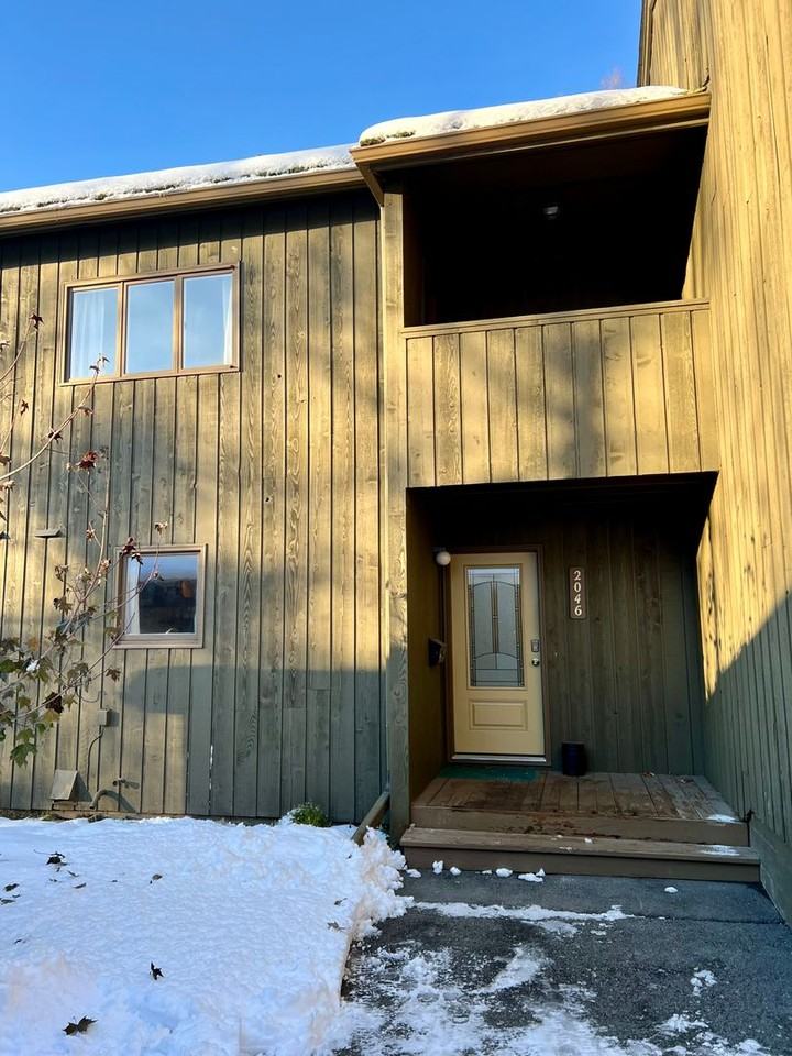 2046 Eastridge Dr - Photo 2 of 33