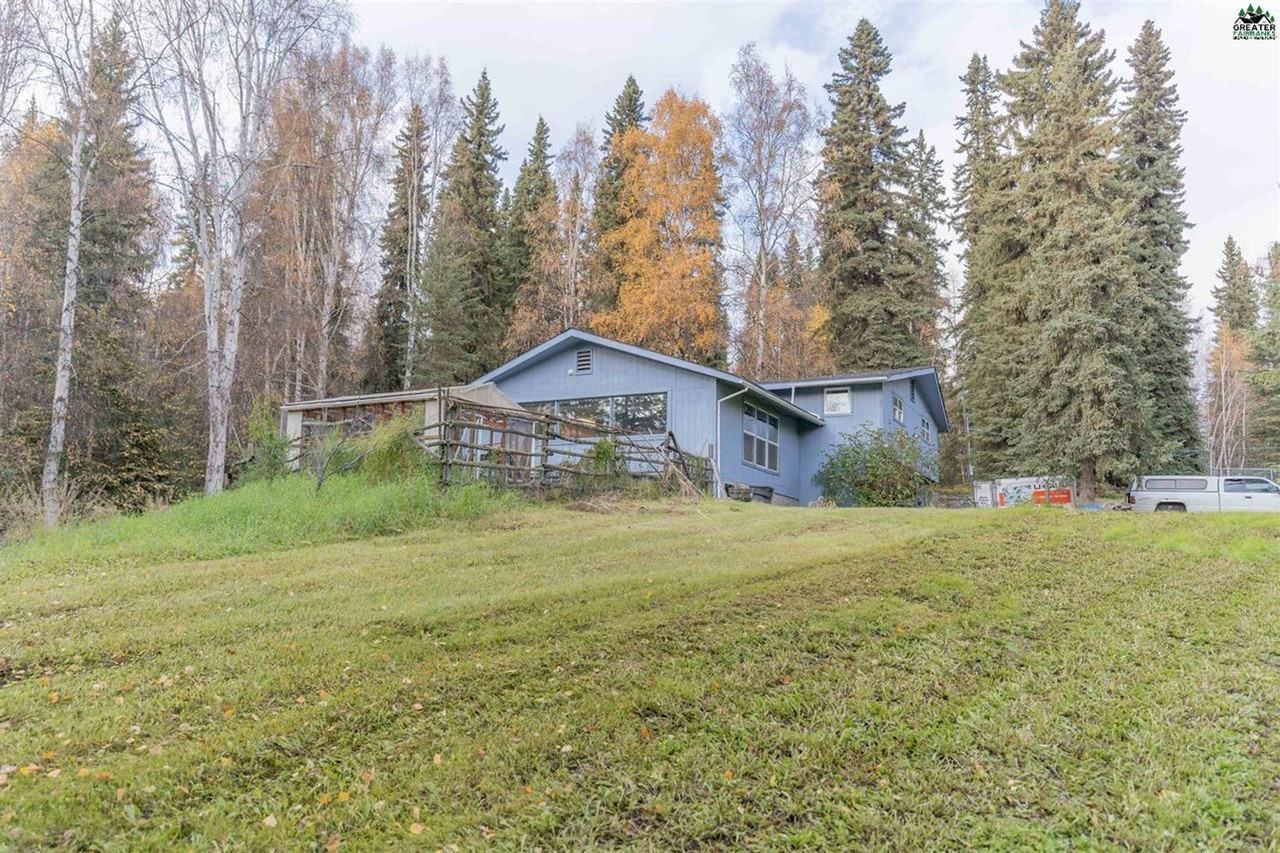 1893 Woodbine Dr - Photo 4 of 19