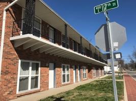 featured image of 305 N Dunn St