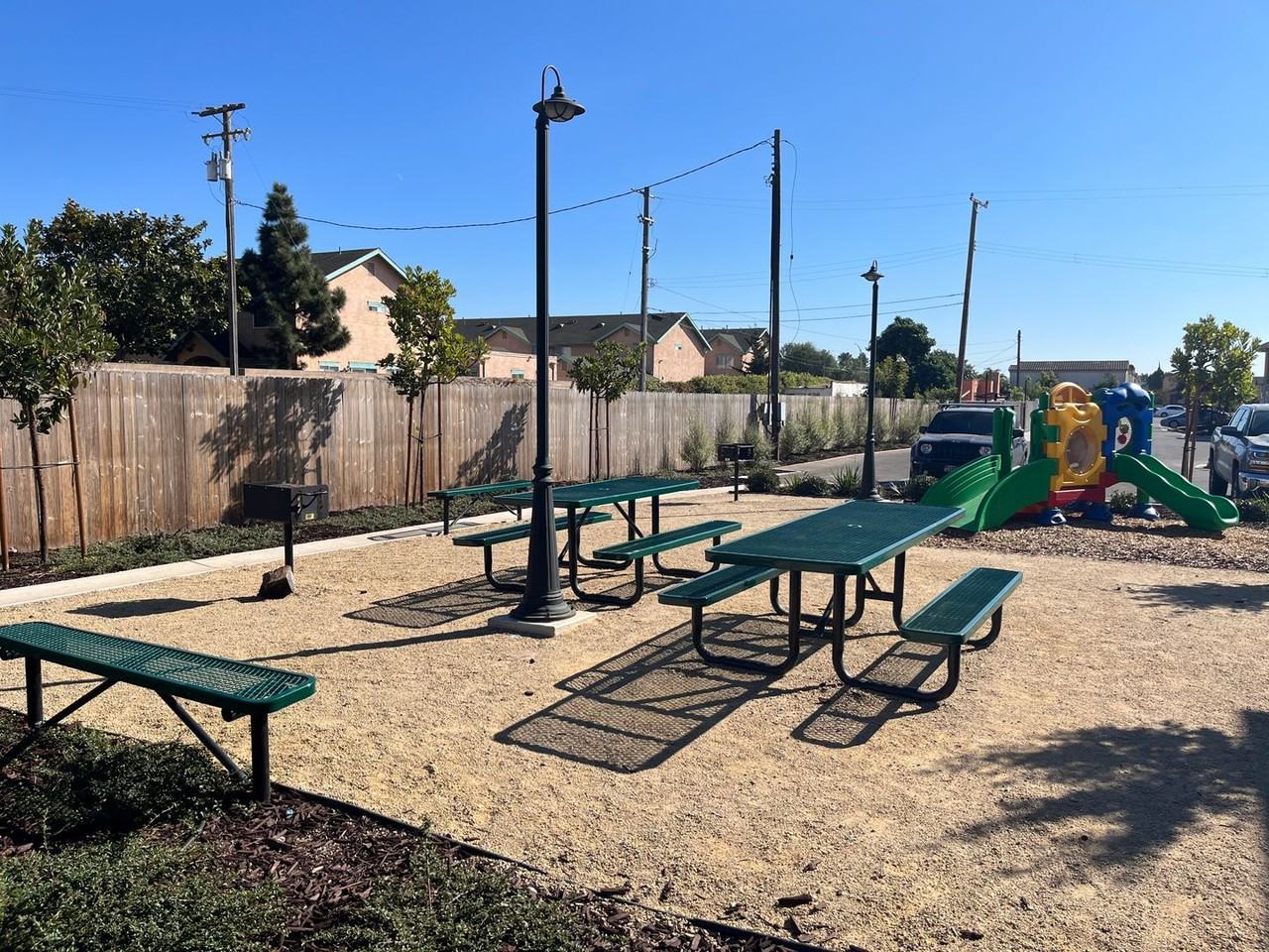 575 E Newlove Dr - Photo 3 of 19