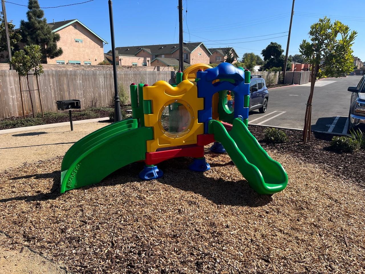 575 E Newlove Dr - Photo 4 of 19