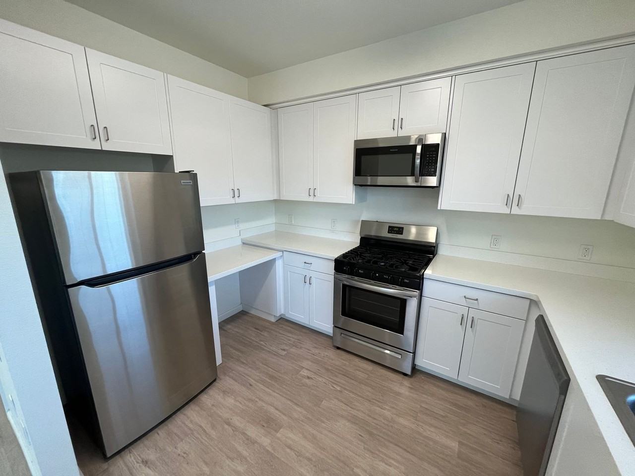 575 E Newlove Dr - Photo 5 of 19