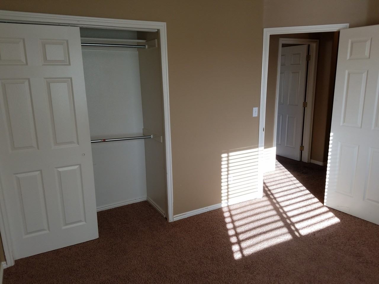 1063 E 600 S - Photo 3 of 23