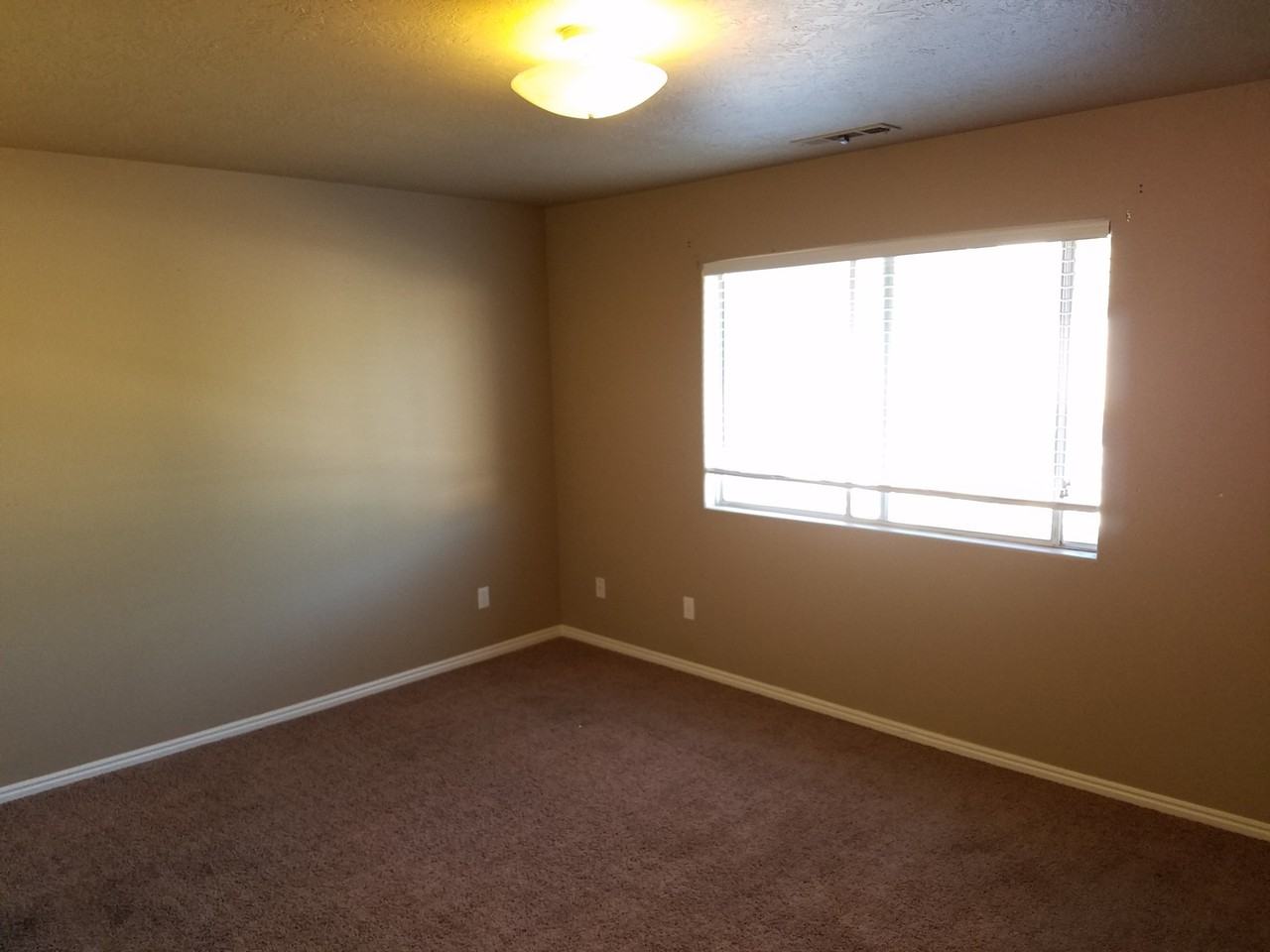 1063 E 600 S - Photo 4 of 23