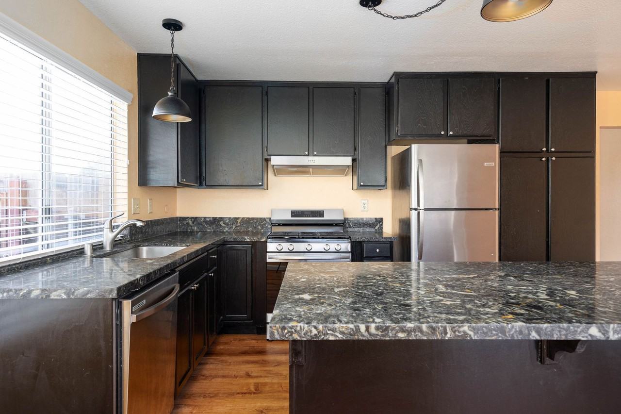 11220 Ganesta Rd - Photo 2 of 13