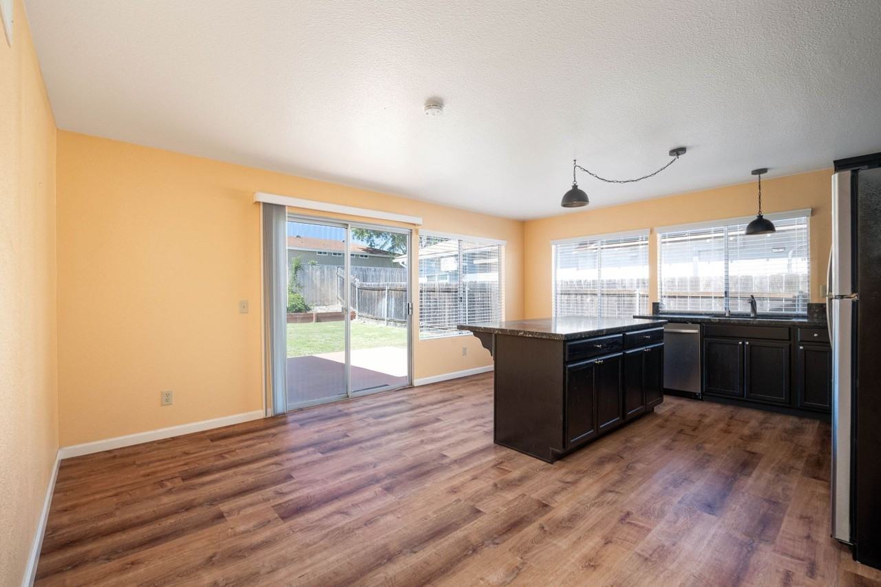 11220 Ganesta Rd - Photo 4 of 13