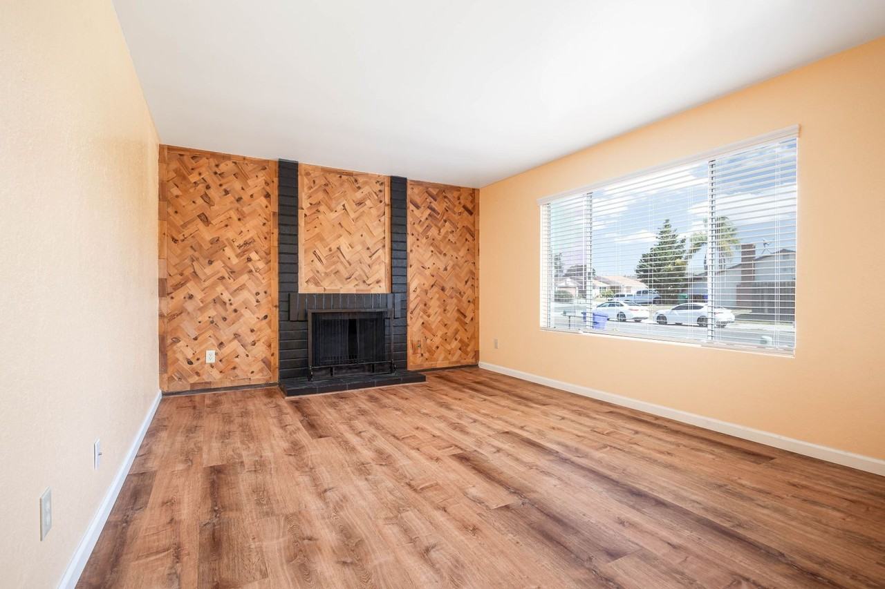 11220 Ganesta Rd - Photo 5 of 13