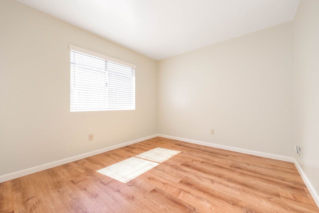 11220 Ganesta Rd - Photo 7 of 13