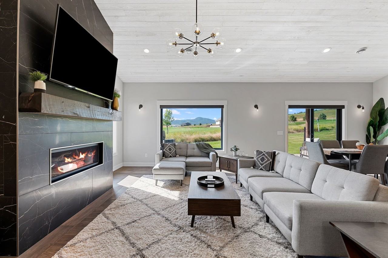 7935 Brooks Loop - Photo 3 of 40