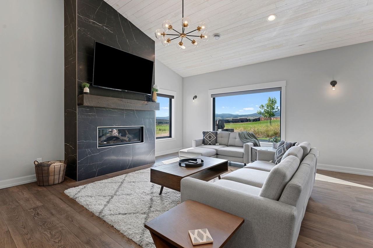 7935 Brooks Loop - Photo 5 of 40