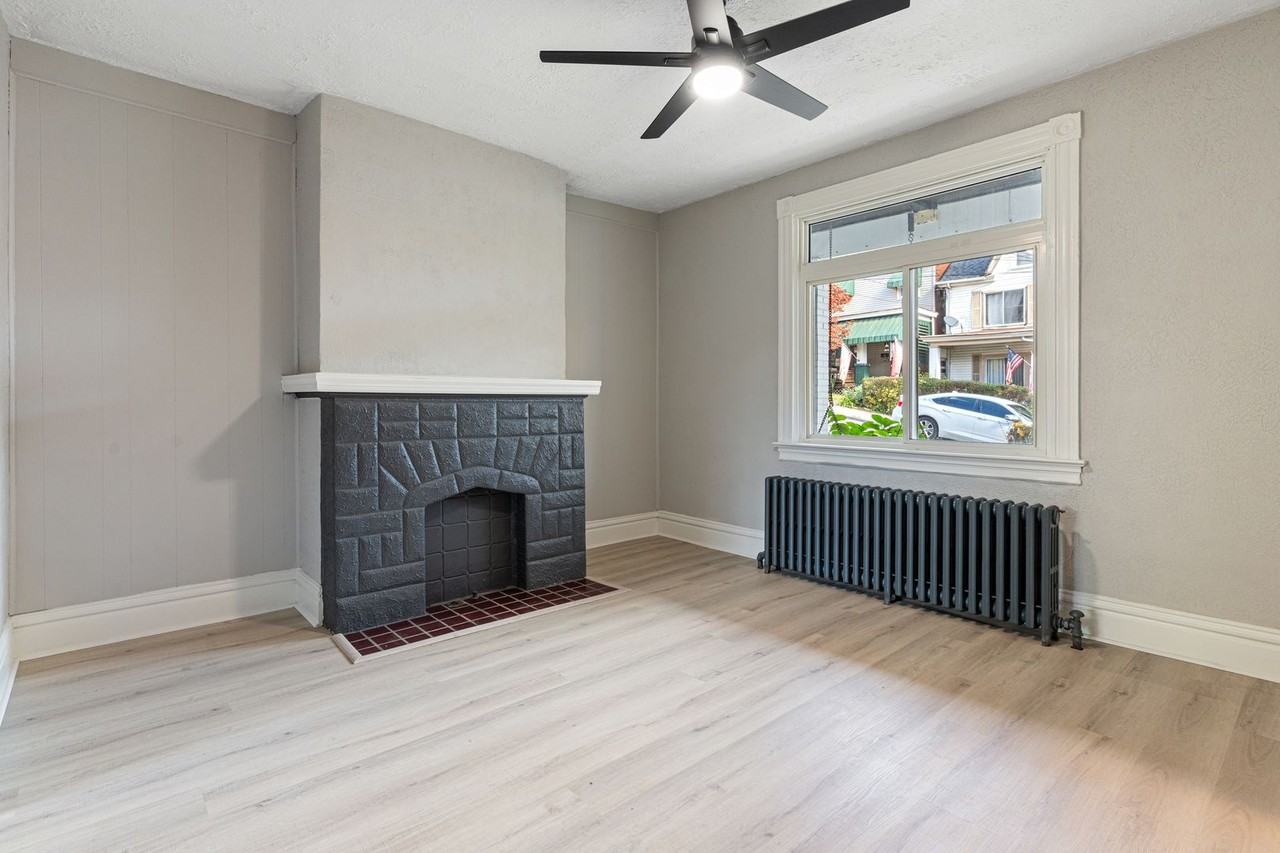 1025 Valonia St - Photo 2 of 25