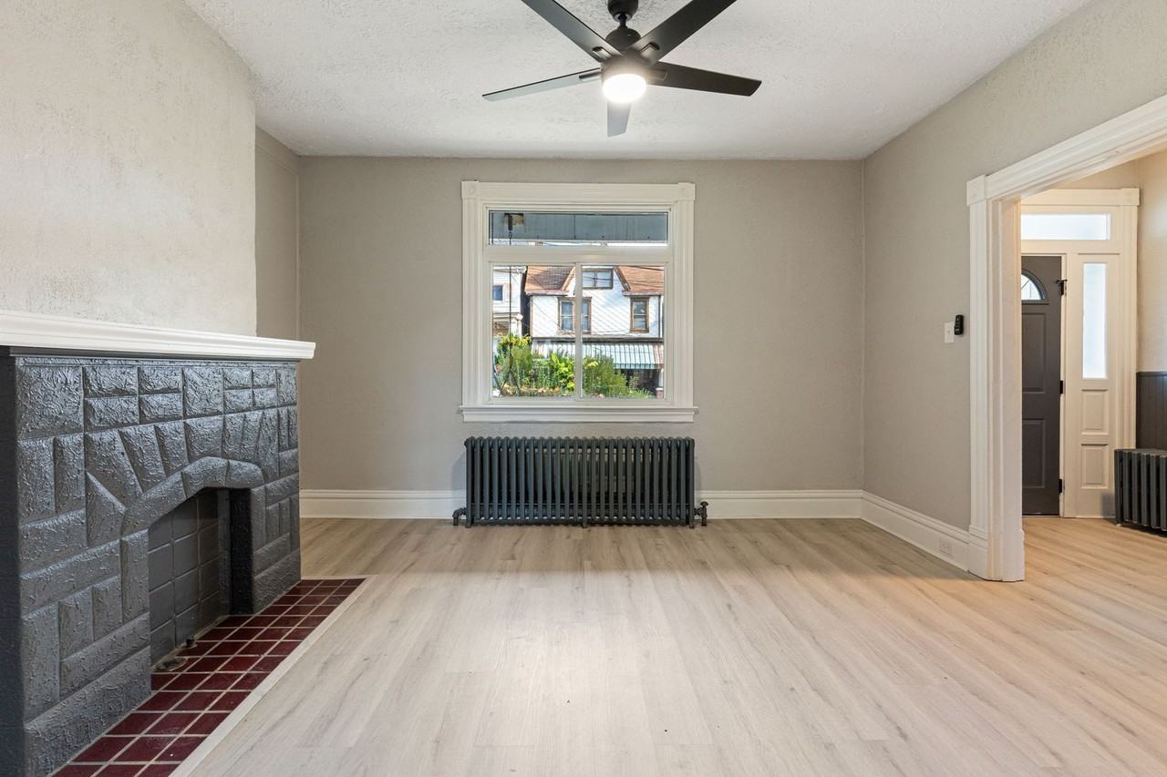 1025 Valonia St - Photo 3 of 25