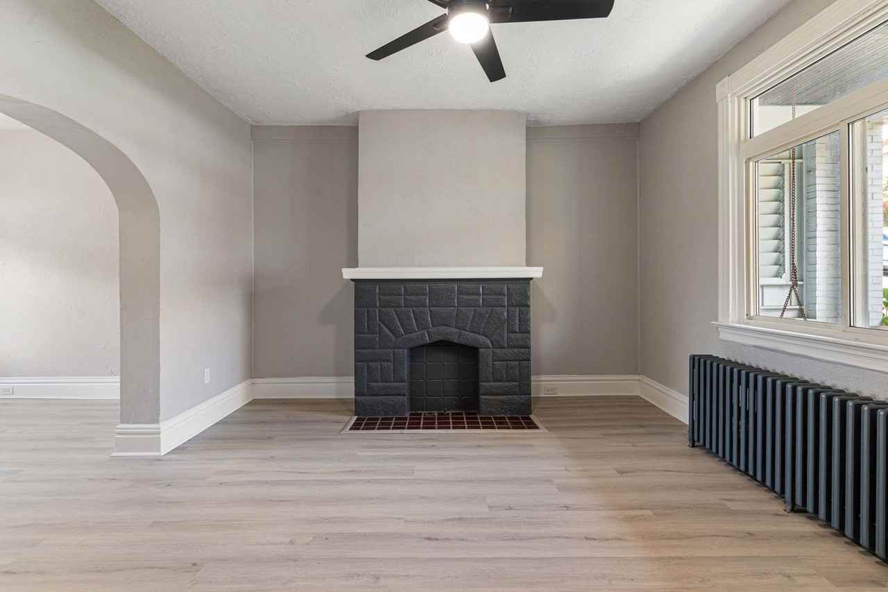 1025 Valonia St - Photo 5 of 25