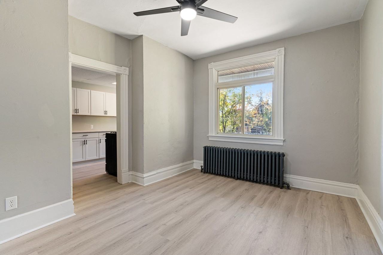 1025 Valonia St - Photo 6 of 25