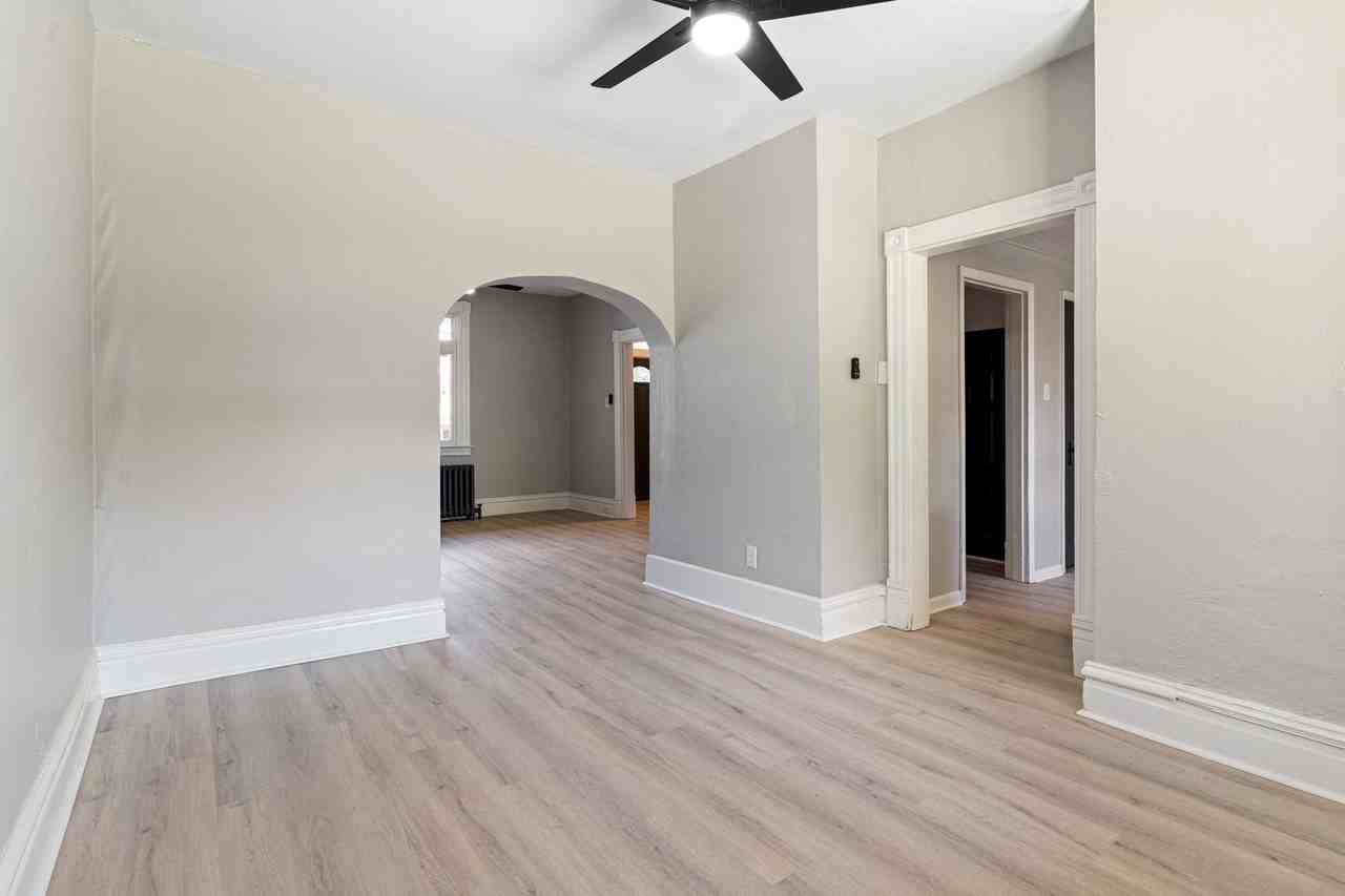 1025 Valonia St - Photo 7 of 25