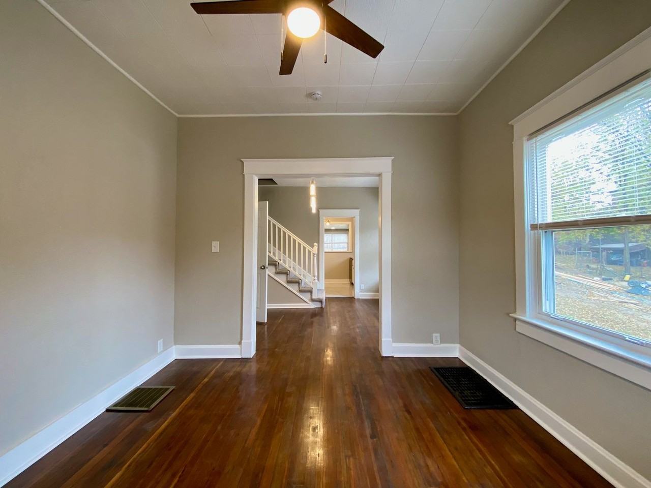 3821 E 8th St - Photo 4 of 21