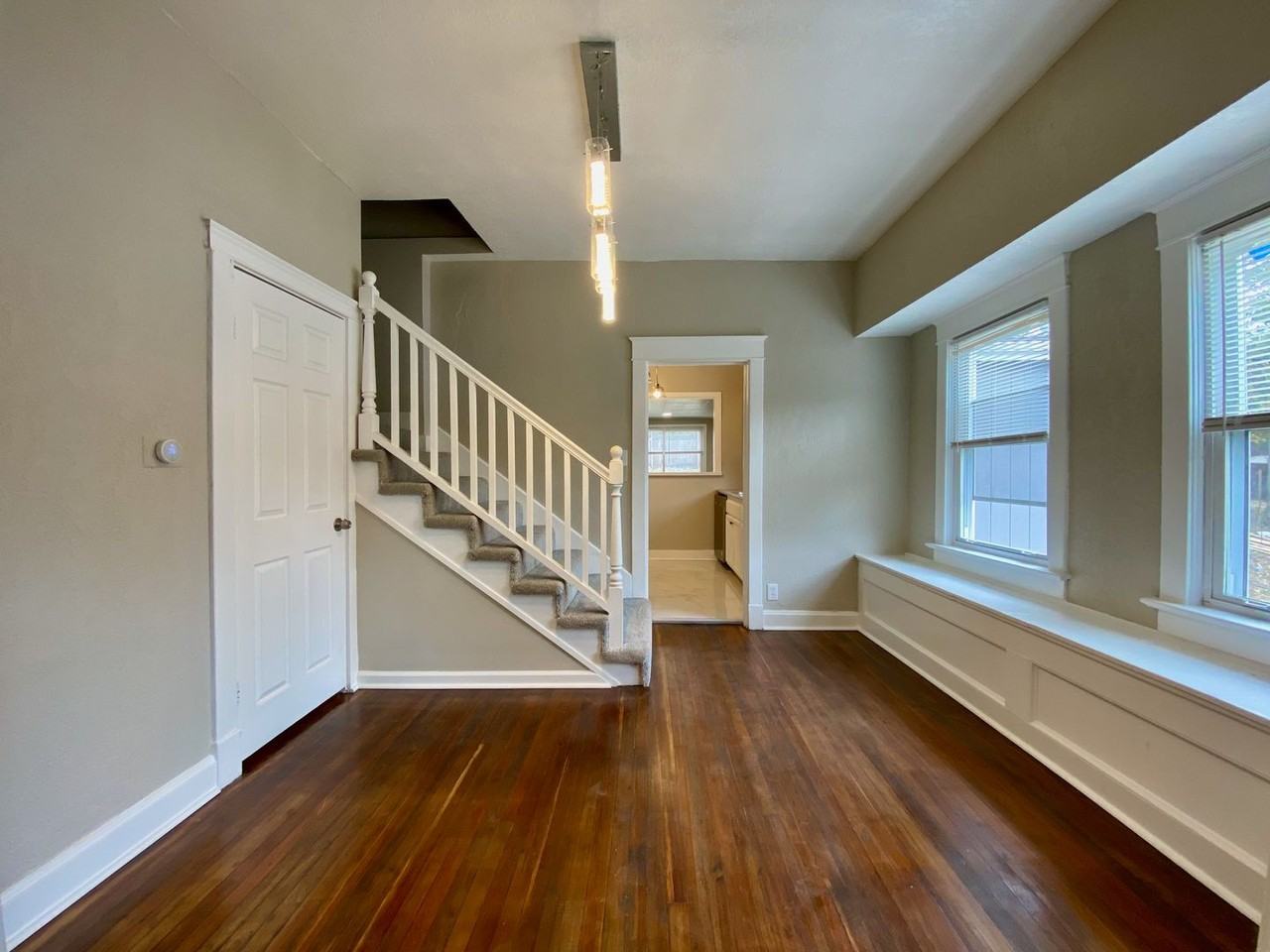 3821 E 8th St - Photo 6 of 21