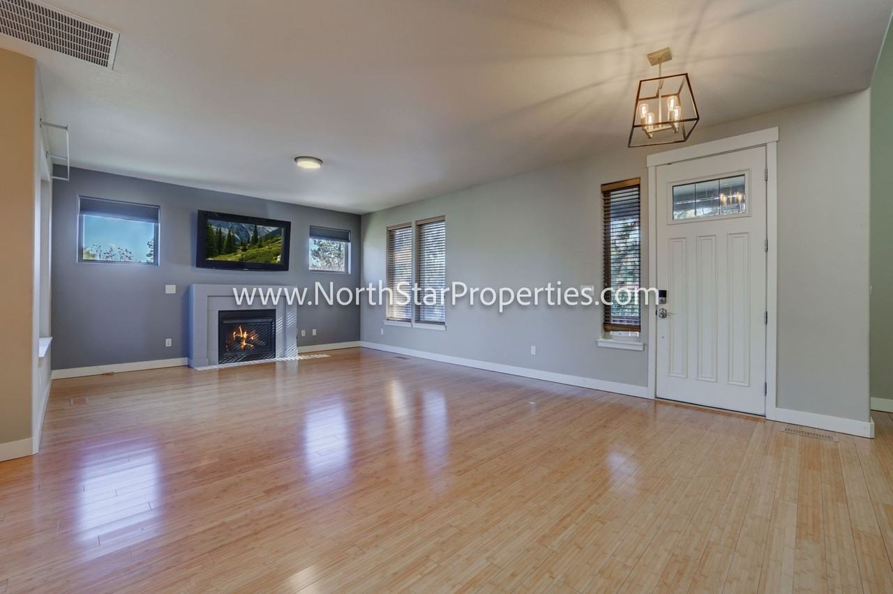 Bronze Meadow - Photo 3 of 41